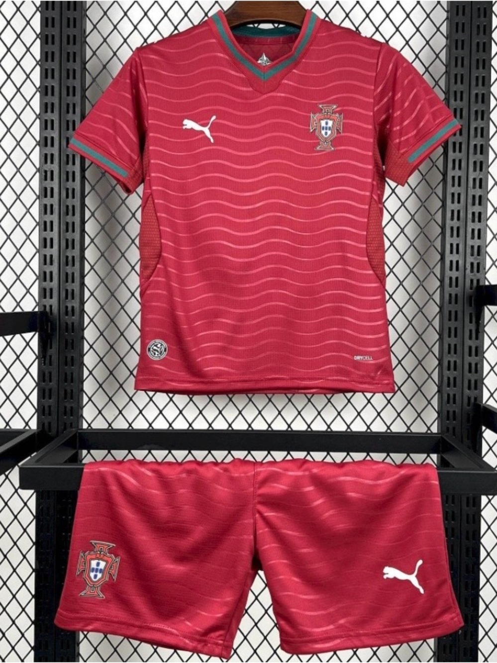 Ronaldo #7 Red Soccer Jersey kit - Picture 7 of 7